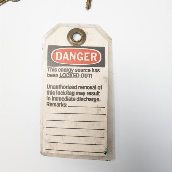 Master Lock Lockout Tagout Set - 2 Locks, 2 Hasps and Danger Tag Safety - Picture 5 of 7